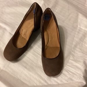 Brown suede Gentle Souls Amaru Wedge Heels 71/2 M